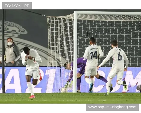 维尼修斯边路下底传中制造必进球机会：独具匠心的进攻利器